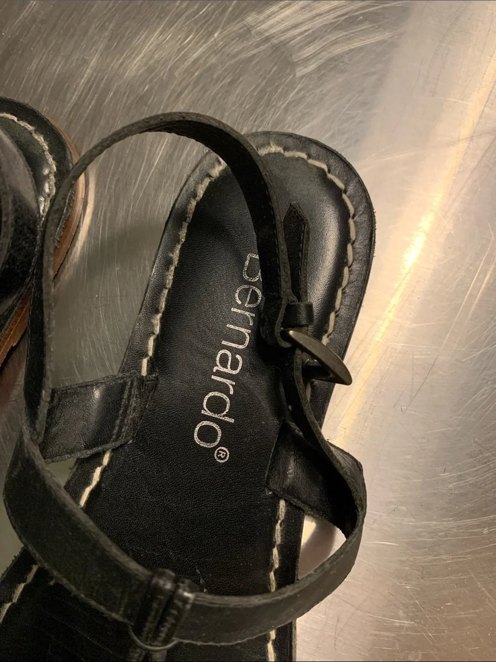 Bernardo Black Leather Toe Loop Maverick Sandals - Size 8